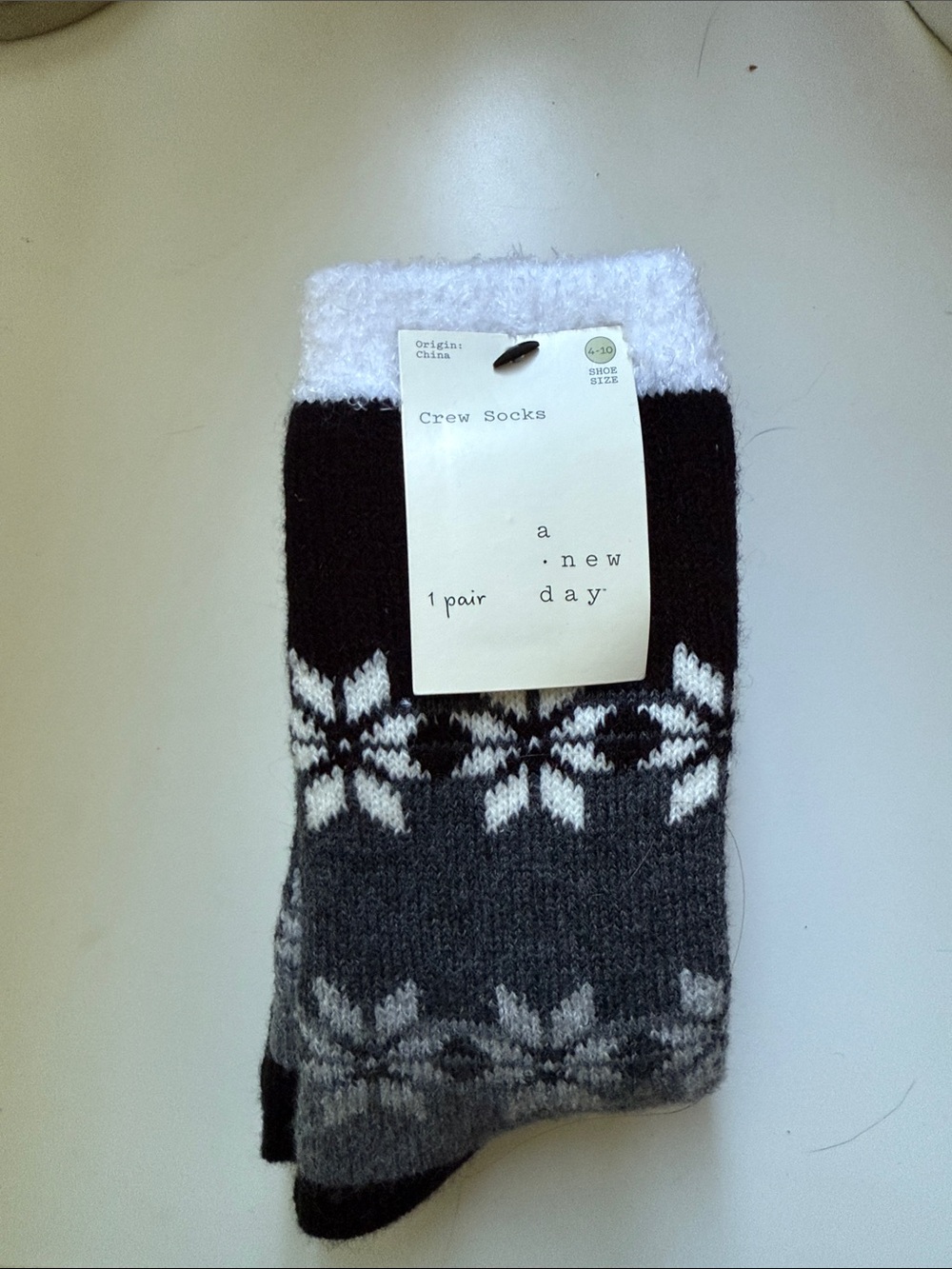a new day Black, Gray & White Snowflake Crew Socks